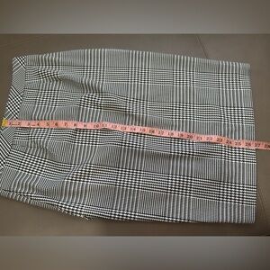 Banana Republic Monochrome Houndstooth Skirt
